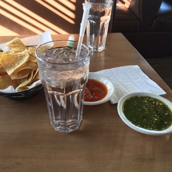 Los Mariachis - Two types of salsa - Mexican Near Me - Wallingford, Connecticut