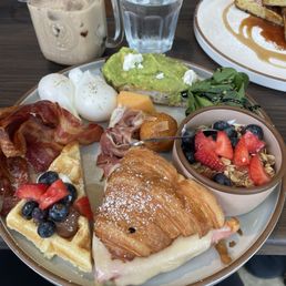 POST-APOCALYPTIC BRUNCH PLATE POST-APOCALYPTIC BRUNCH PLATE