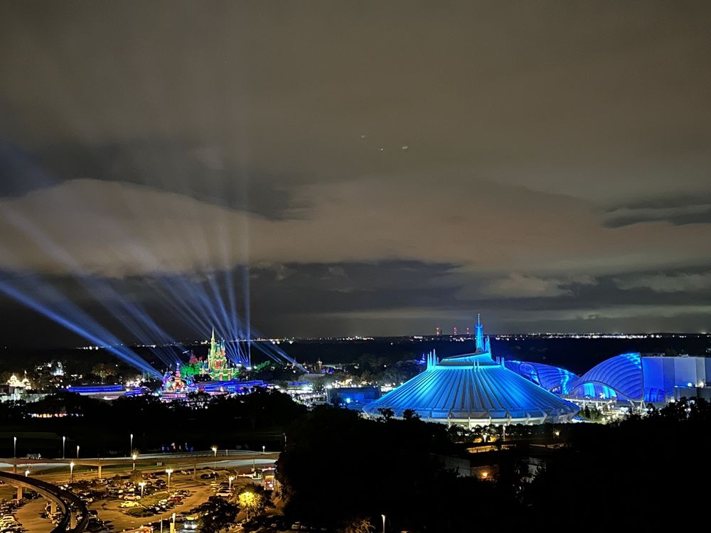 Top of the World Lounge Image
