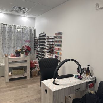 Vivid Nails Boutique - Nail Salons Near Me - Tinley Park, Illinois