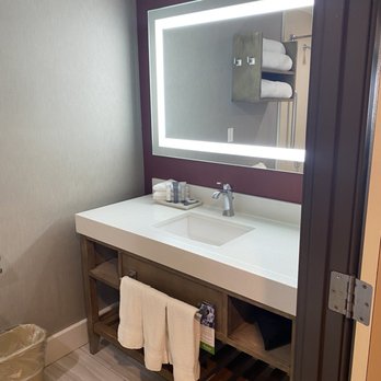 Desert Palms Hotel and Suites - Bathroom - Hotels Near Me - Anaheim, California