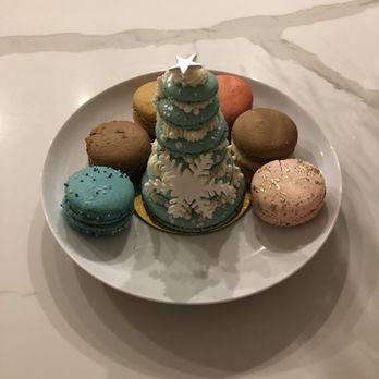dbakers Sweet Studio - Mini Macaroon cake - Bakeries Near Me - Miami, Florida
