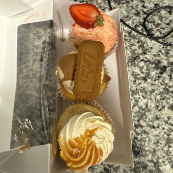 The Dessert Junkie - Snickerdoodle, strawberry crumble, Biscoff cupcakes - Cupcakes Near Me - Bowie, Maryland The Dessert Junkie - Snickerdoodle, strawberry crumble, Biscoff cupcakes - Cupcakes Near Me - Bowie, Maryland