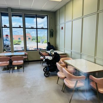 NaturalZ Ice Cream - Nice Decor - Ice Cream & Frozen Yogurt Near Me - Overland Park, Kansas