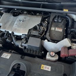 Engine cap broken and placed in a crevice