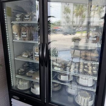 HaleLife Bakery - Cooler for to go items - Vegan Near Me - Tampa, Florida HaleLife Bakery - Cooler for to go items - Vegan Near Me - Tampa, Florida