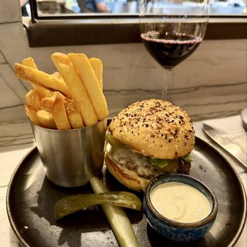 The Matheson - My yummy hamburger - Wine Bars Near Me - Healdsburg, California