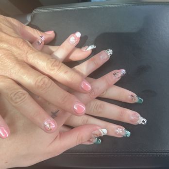 The Bee Nail - So fun with the girls! - Nail Salons Near Me - St. George, Utah The Bee Nail - So fun with the girls! - Nail Salons Near Me - St. George, Utah