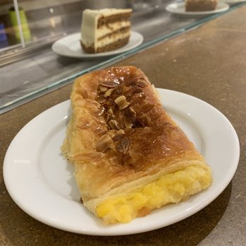 La Mallorquina - Napolitana de Crema - Desserts Near Me - Madrid, M La Mallorquina - Napolitana de Crema - Desserts Near Me - Madrid, M