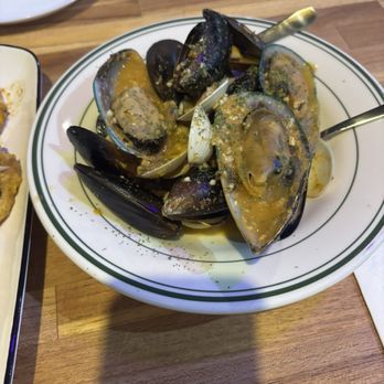 T'chaka - Steamed clams and mussels - Seafood Near Me - Oakland, California T'chaka - Steamed clams and mussels - Seafood Near Me - Oakland, California