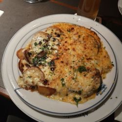 Gaststätte Akropolis - Schweinefilet und Auberginen überbacken.