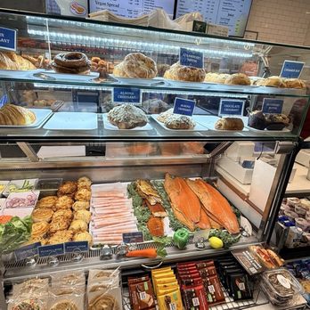 Broad Nosh Bagels - The display - Bagels Near Me - New York, New York