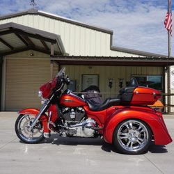 American Bike and Trike - 2014 Harley Davidson Ultra w/ Hannigan Transformer Trike and Raked front end for ease of steering.