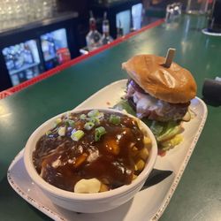 Tapley's Neighbourhood Pub - Cheese burger