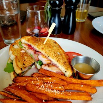 Table on 6th - Burgers Near Me - Bentonville, Arkansas