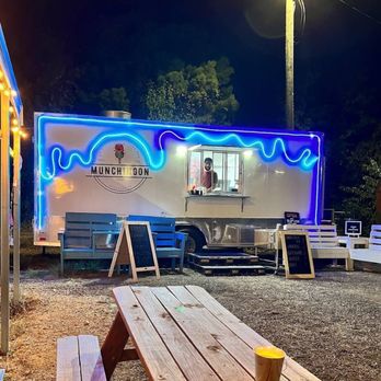 Munchingon - a food truck at night - Ice Cream & Frozen Yogurt Near Me - Burleson, Texas