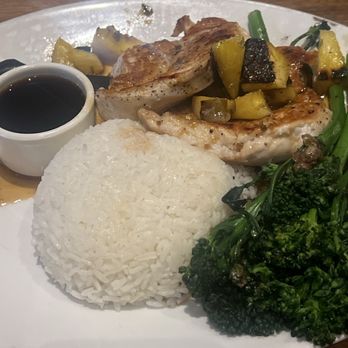Yard House - Yummy pineapple chicken! - New American Near Me - San Jose, California Yard House - Yummy pineapple chicken! - New American Near Me - San Jose, California