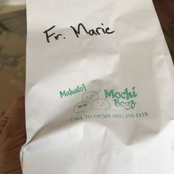 Mochi Boyz - A dozen warm and nummy mochi delivered fresh to my maddah's house!