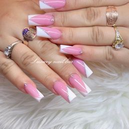 Tina did a really great job on my nail. Did exactly what I wanted. Highly Recommended.