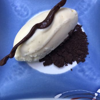 Kinoshita - Vanilla ice cream on chocolate crumbles - Japanese Near Me - São Paulo, SP