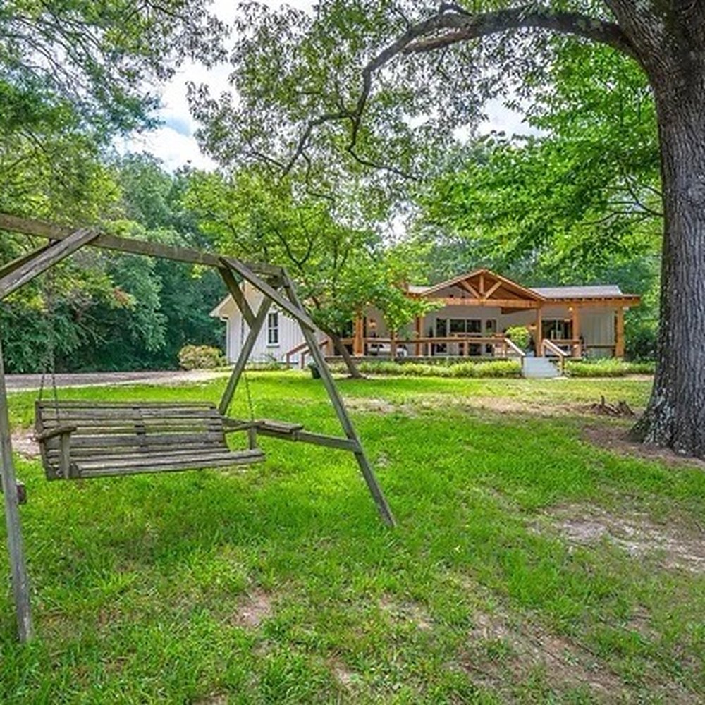 Agapo' Retreat - Swing in back yard of Major House - Vacation Rentals Near Me - Lindale, Texas Agapo' Retreat - Swing in back yard of Major House - Vacation Rentals Near Me - Lindale, Texas