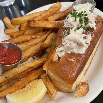 Fishwives - Dungeness crab roll - Seafood Near Me - Pasadena, California Fishwives - Dungeness crab roll - Seafood Near Me - Pasadena, California