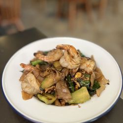 Krob Kreung Krob Ros - Shrimp Pad See Ew (~$17 Lunch Special)