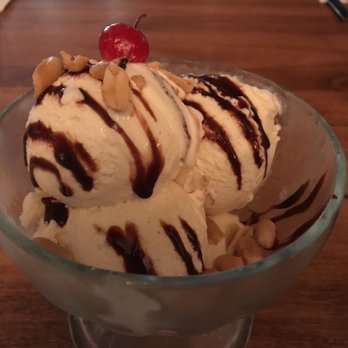 Earls Kitchen + Bar - Gold digger - Canadian (New) Near Me - Port Coquitlam, British Columbia