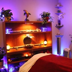 Inside 3 Hands Bodyworks