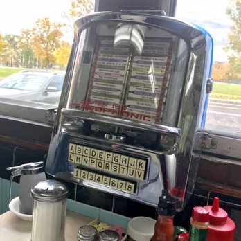 Blue Benn Diner - Diners Near Me - Bennington, Vermont