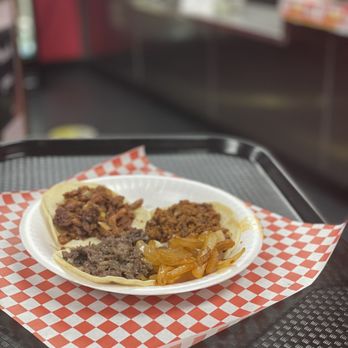 Tacos El Ruizeñor - a plate of tacos on a tray - Tacos Near Me - Lynwood, California Tacos El Ruizeñor - a plate of tacos on a tray - Tacos Near Me - Lynwood, California