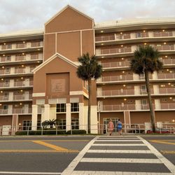 Palmetto Inn & Suites - The actual hotel - main building