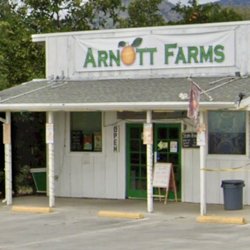 Arnott Farms - Front of the store facing street