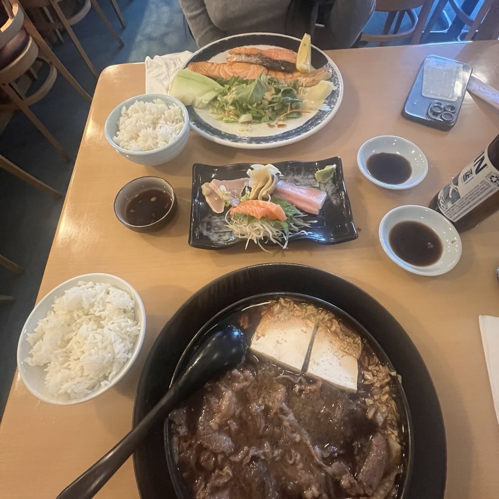 Sukiyaki nabemono and salmon dinner with sashimi Sukiyaki nabemono and salmon dinner with sashimi