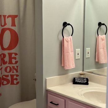 Captains Cabin Cleaning - Guest bath - Home Cleaning Near Me - Sevierville , Tennessee Captains Cabin Cleaning - Guest bath - Home Cleaning Near Me - Sevierville , Tennessee