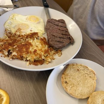 Katy's Diner - Burger steak and eggs - Diners Near Me - Fallbrook, California