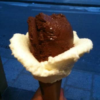 Amorino - Chocolate Amorino & Coconut - Ice Cream & Frozen Yogurt Near Me - Paris, 75