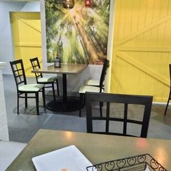 Mr. Chicken Warren - Seating area