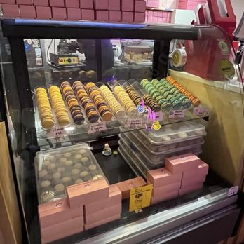 Omg Squee - Macarons - Desserts Near Me - Austin, Texas