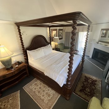 The Garden Gables Inn - Room 14 - Bed & Breakfast Near Me - Lenox, Massachusetts The Garden Gables Inn - Room 14 - Bed & Breakfast Near Me - Lenox, Massachusetts