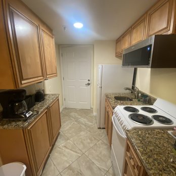 Sand Pebble Resort - View of kitchen/entry way. - Hotels Near Me - Treasure Island, Florida