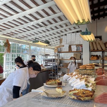 La Valiente - Bakeries Near Me - San Isidro, B