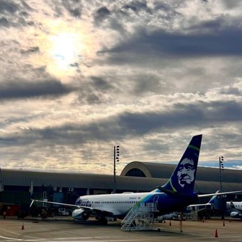 John Wayne Airport - Airport Terminals Near Me - Santa Ana, California