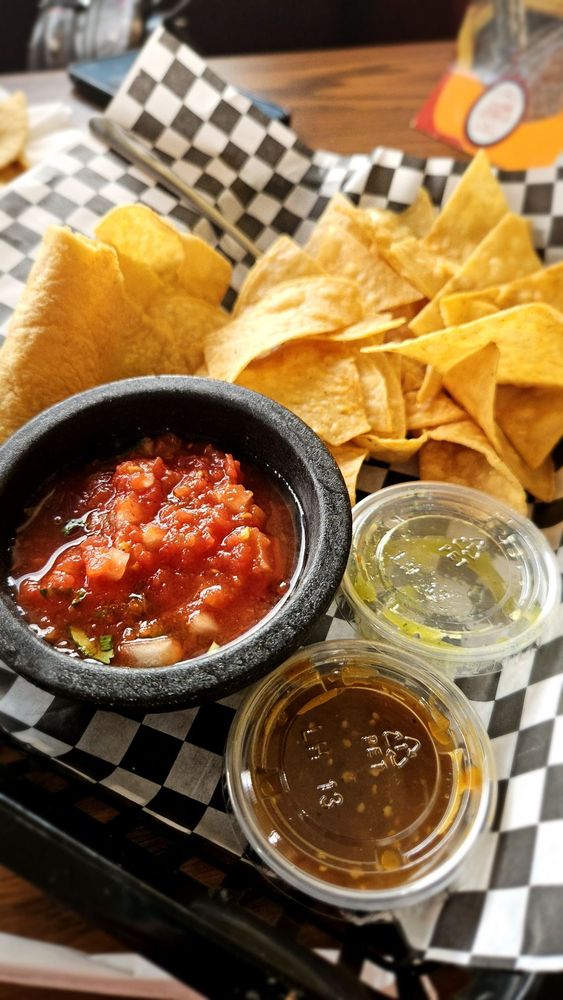 Los Primos Restaurant Y Taquería Logo