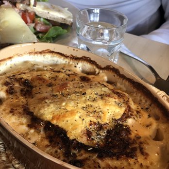 Bistro des Augustins - chicken gratin, tartine in the back - Bistros Near Me - Paris, 75 Bistro des Augustins - chicken gratin, tartine in the back - Bistros Near Me - Paris, 75