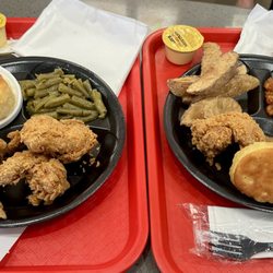 Lee's Famous Recipe Chicken - Three piece wing meals