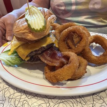 Sunliner Diner - Diners Near Me - Pigeon Forge, Tennessee Sunliner Diner - Diners Near Me - Pigeon Forge, Tennessee