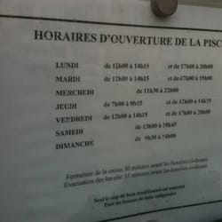 Piscine de Sèvres - Even on the time-sheet there is a note that lose swimwear is forbidden and a bathing-cap reminder. Just in case you missed the 20 signs.