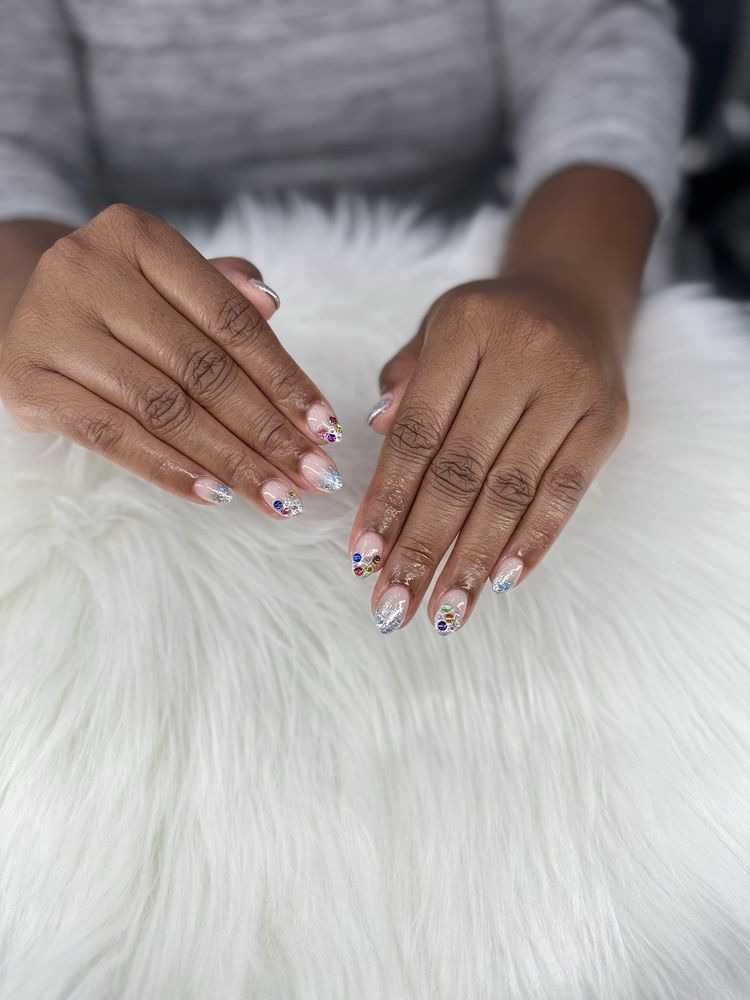 Sparkle and Pop Nails Logo
