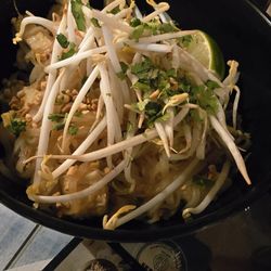The Smokin' Buddha - Chicken pad thai